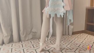 极品淫娃-网红美少女【铃木君】漫展体验Cos王者荣耀，手铐束缚嫩穴瑶妹，强势插入娇艳玉体爆射