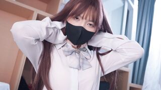 【丝米】《圈养调教男娘小叶3》小叶化身JK少女，乖乖带上项圈，大腿根部贴上郊狼，让主人肆意遥控玩弄