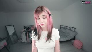 我的继妹想和我做爱。她让我在她内裤里射精，然后穿着内裤去上学 - pinkloving